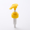 黄色い色のプラスチック ローションは28/400の液体手の石鹸ディスペンサー ポンプをポンプでくむ